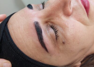 wenkbrauwen epileren harsen